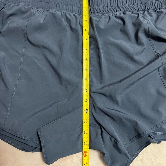 Avía shorts - Picture 2 of 9